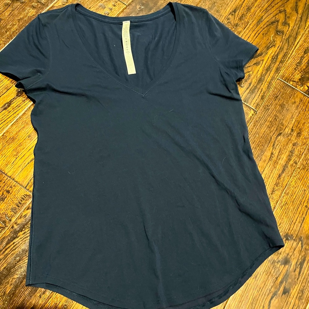 Love T - Lululemon - Size 4 worn once